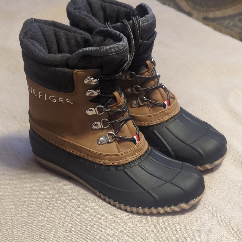 Tommy Hilfiger Tan and Black Duck Boots